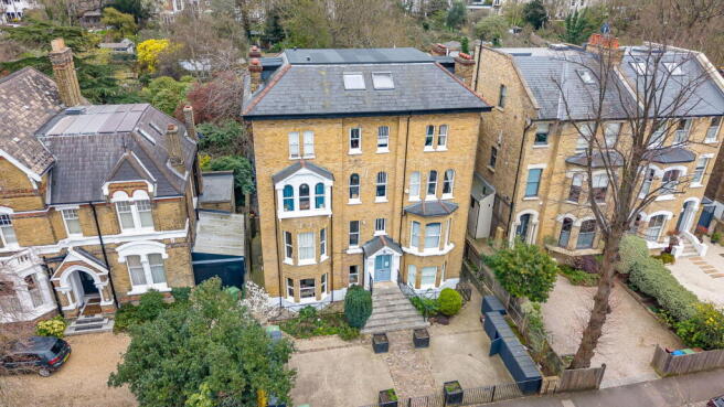 2 bed property, in Underhill Road, £375,000