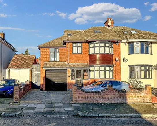 5 bed property, in Romway Road, £650,000