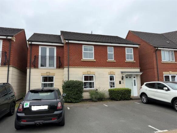 2 bed property, in Loughland Close, £85,000