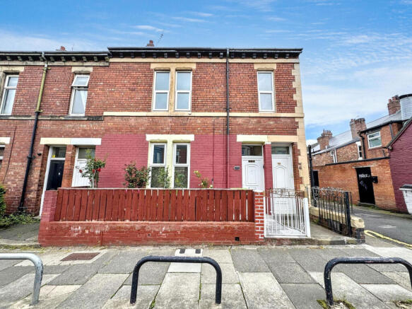 2 bed property, in Station Road, £60,000