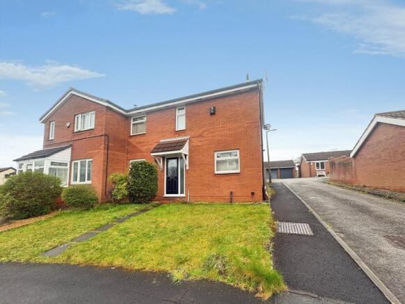 3 bed property, in Bridgend Close, £365,000