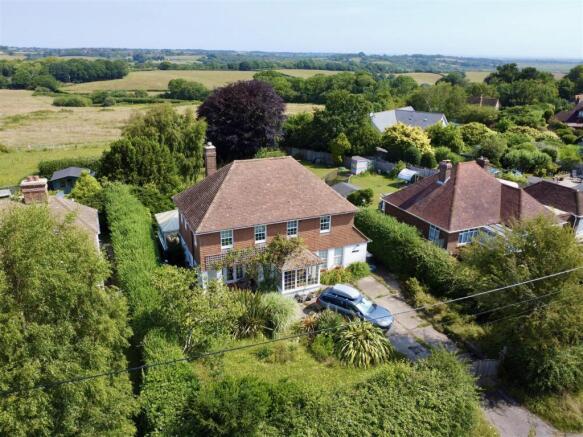 4 bed property, in Pett Road, £775,000