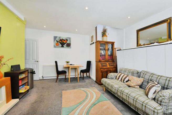 4 bed property, in Union Street, £470,000