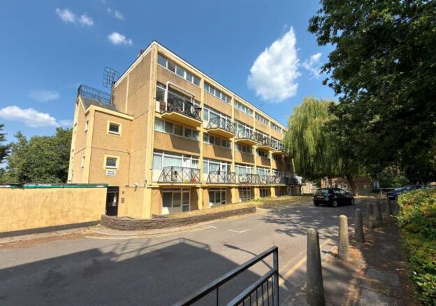 3 bed property, in Flat 9 Mace House, £150,000