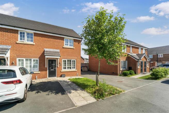2 bed property, in Braddock Bluff, £179,950