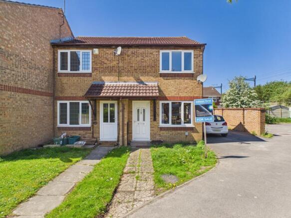 2 bed property, in New Road, £269,995