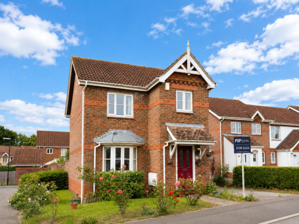 3 bed property, in Clifton Road, £399,950