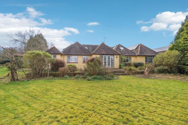 5 bed property, in Green End Road, £1,250,000