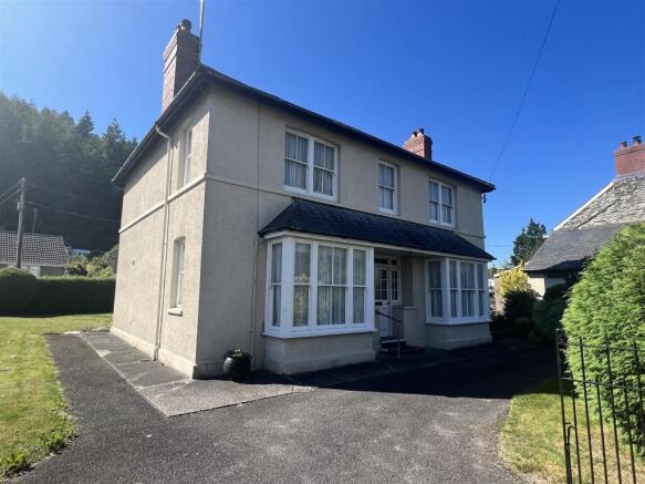 3 bed property, in Talybont, £295,000