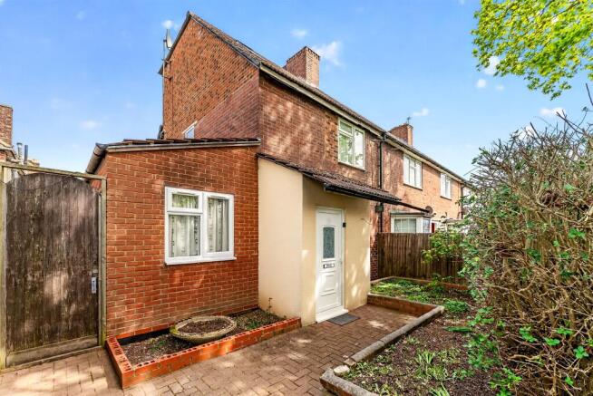 5 bed property, in Neath Gardens, £550,000
