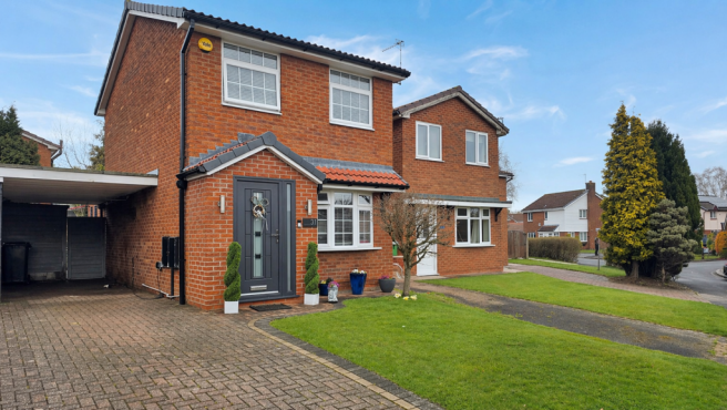 3 bed property, in Cherington Drive, £300,000
