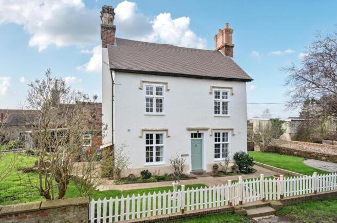 4 bed property, in Cantlop Grange, £570,000