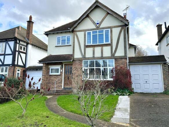 3 bed property, in Chantry Hurst, £895,000