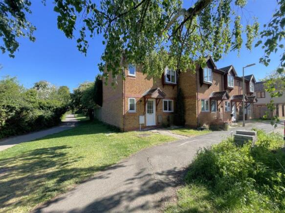 2 bed property, in Discovery Road, £240,000