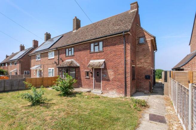 3 bed property, in Dukes Close, £400,000