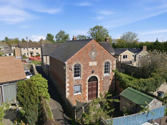 2 bed property, in Bell Lane, £220,000