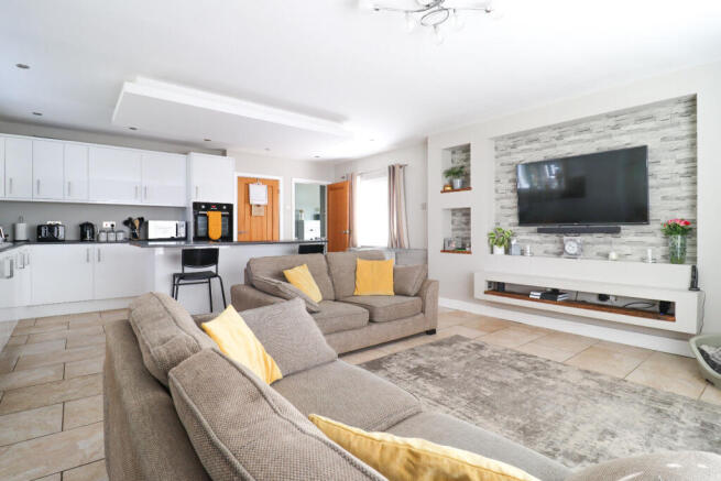3 bed property, in Wildbriar Close, £290,000