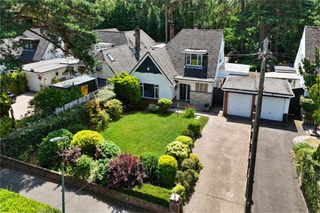 4 bed property, in East Avenue, £875,000