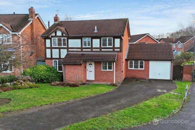 4 bed property, in Tiverton Drive, £387,000