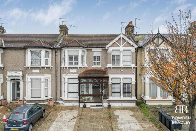 4 bed property, in Courtland Avenue, £750,000
