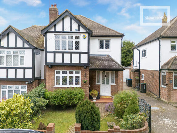 3 bed property, in Wood Meads, £660,000