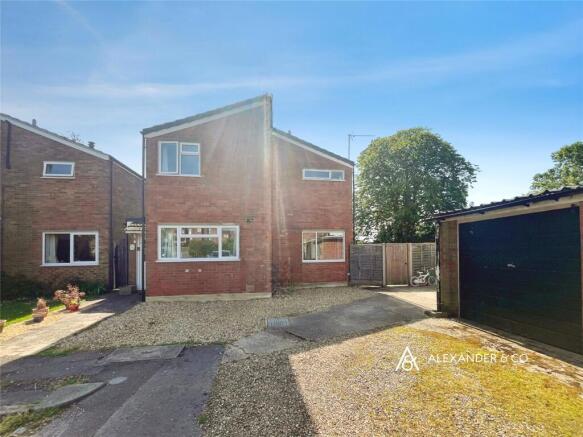 3 bed property, in Greenfields, £425,000