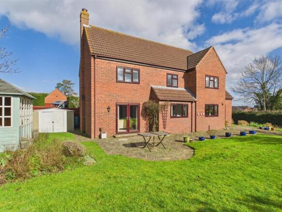5 bed property, in The Orchard, £635,000