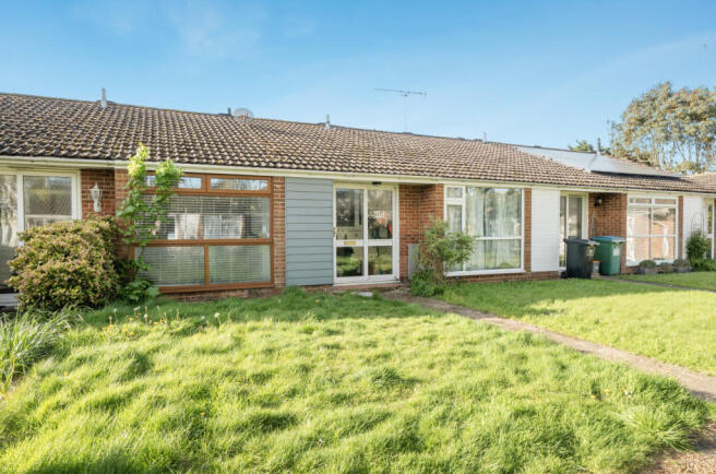 2 bed property, in Westfield, £285,000