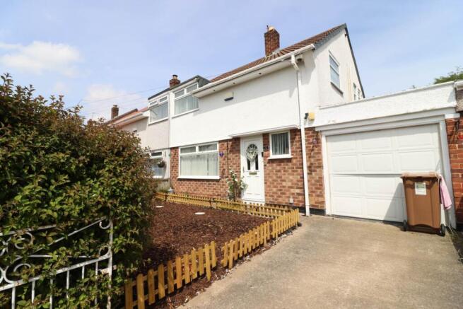 3 bed property, in Hillary Road, £230,000
