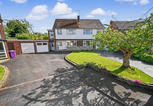 4 bed property, in Thirlmere Close, £350,000
