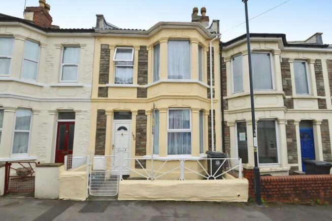 3 bed property, in Victoria Avenue, £330,000