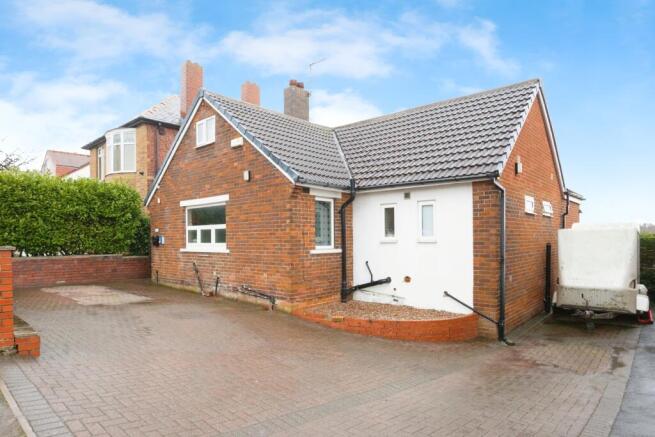 4 bed property, in Leeds Road, £270,000