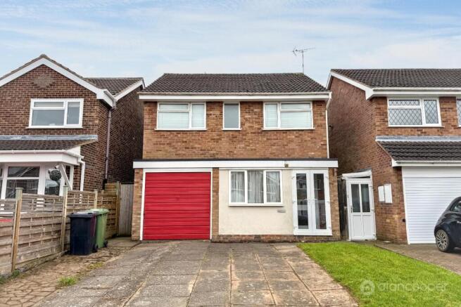 3 bed property, in Oberon Close, £275,000