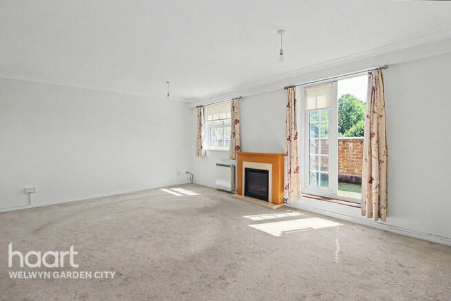 3 bed property, in Fretherne Road, £300,000