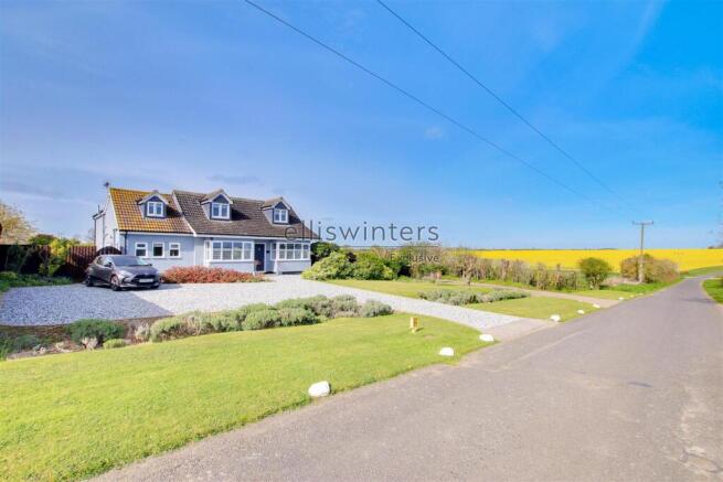4 bed property, in Wiggin Hill, £750,000