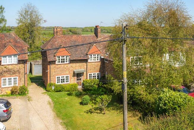 3 bed property, in Chartridge, £550,000