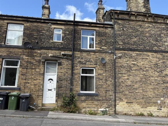 2 bed property, in Prospect Street, £105,000