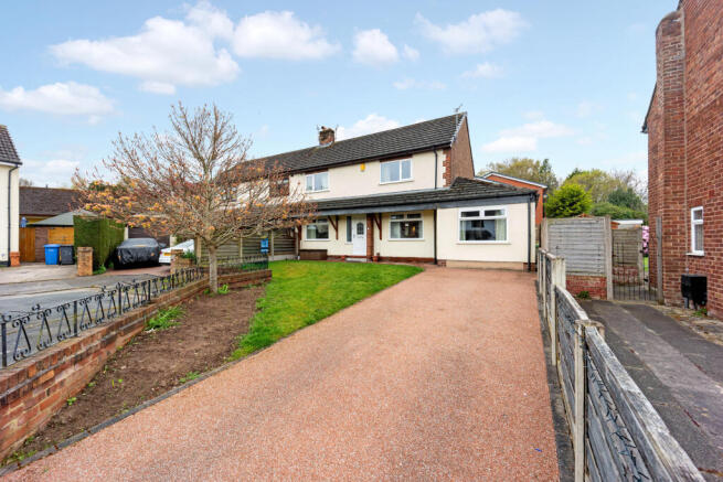 3 bed property, in Montclare Crescent Stockton Heath, £425,000