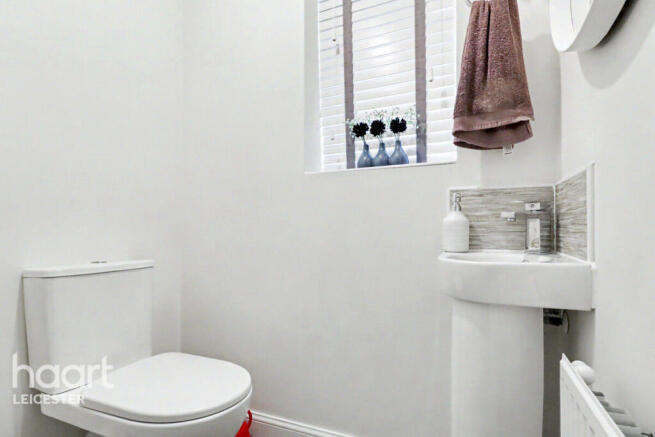 6 bed property, in Somerset Avenue, £475,000