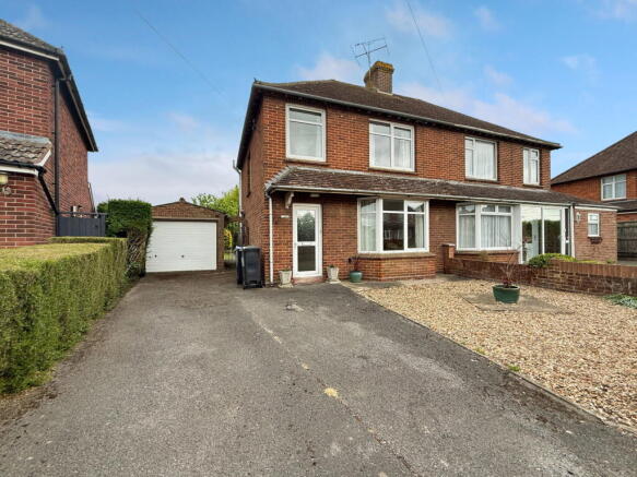 3 bed property, in Eastleigh Road, £315,000