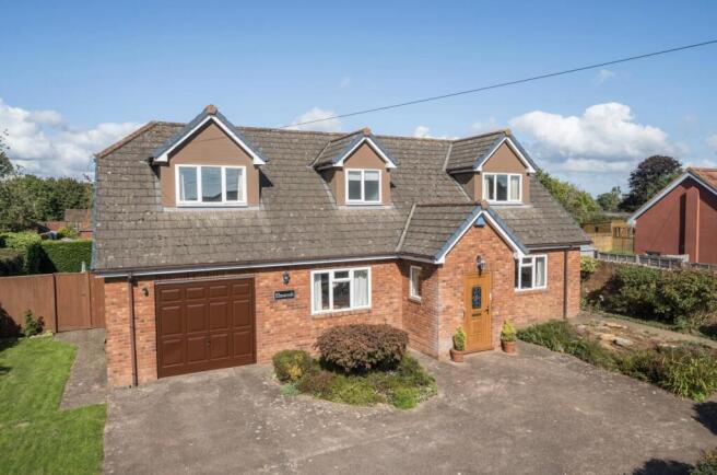 3 bed property, in Willand Old Village, £585,000