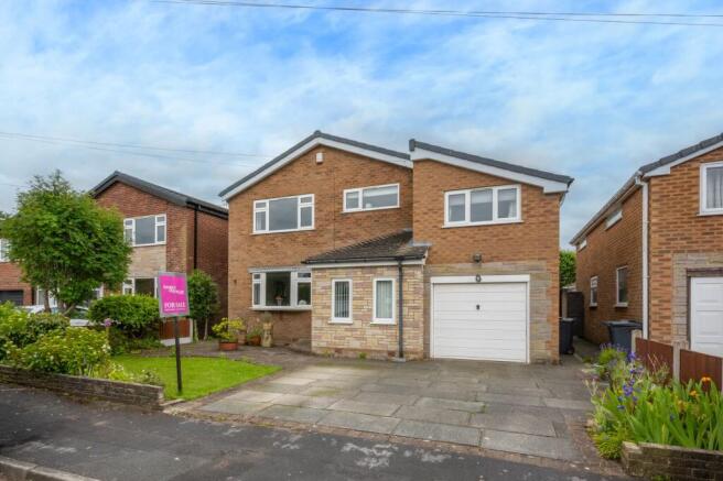 5 bed property, in New Acres, £495,000