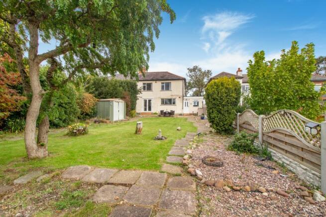 2 bed property, in Lynn Lane, £350,000