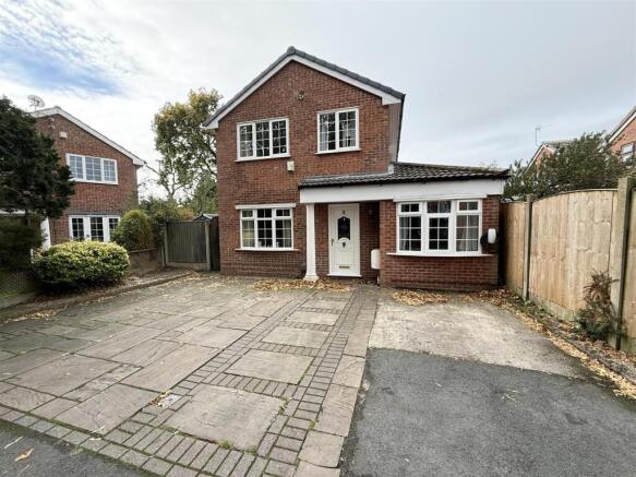 5 bed property, in Porter Close, £345,000