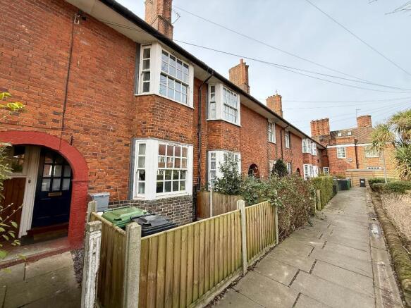3 bed property, in Fitzneal Street, £650,000
