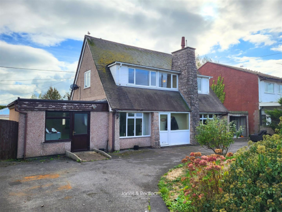 5 bed property, in Towyn Road, £225,000