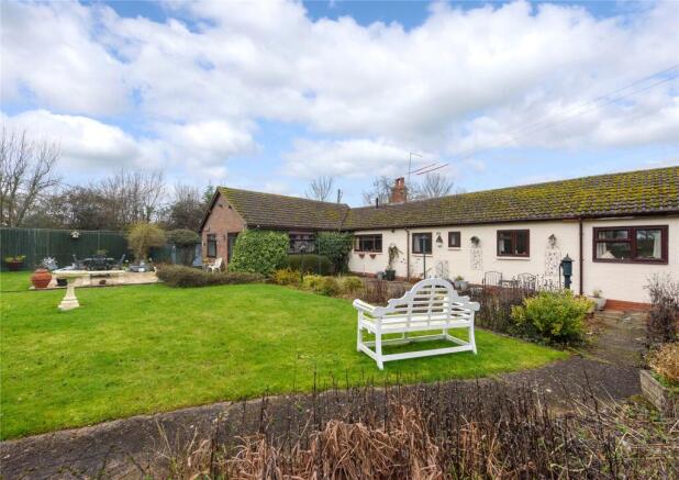 3 bed property, in Grafton Flyford, £650,000