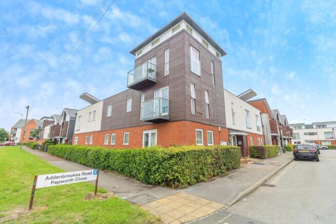 2 bed property, in Addenbrookes Road, £215,000