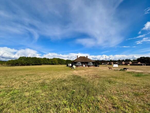 3 bed property, in Field Road, £800,000
