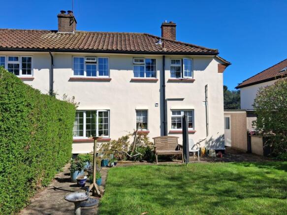 2 bed property, in Ashgrove Road, £750,000